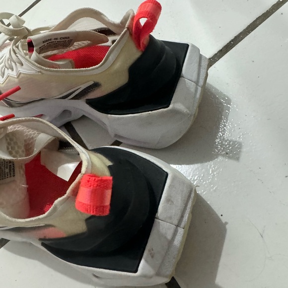 nike sneakers - Picture 4 of 6